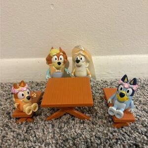 Bluey & Friends Figurine Set with Table